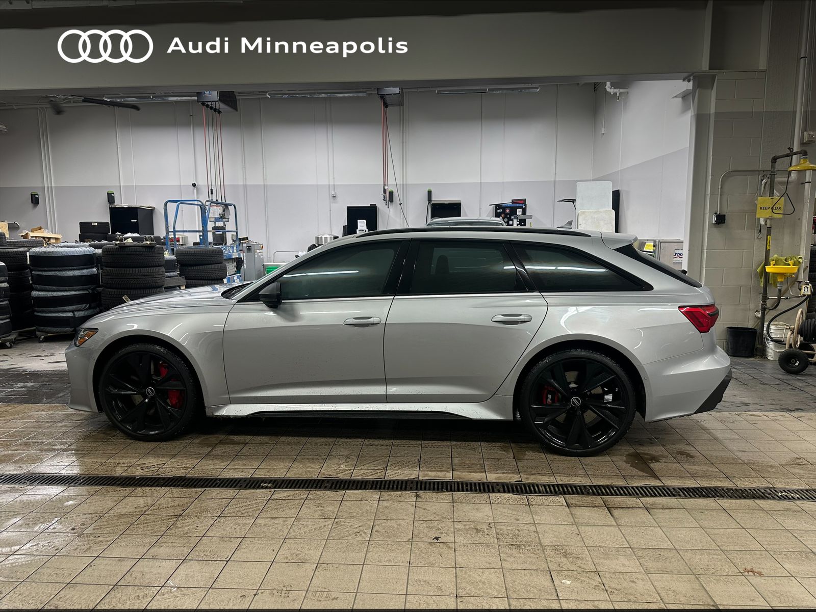 Thumbnail: 2025 Audi RS 6 - 8