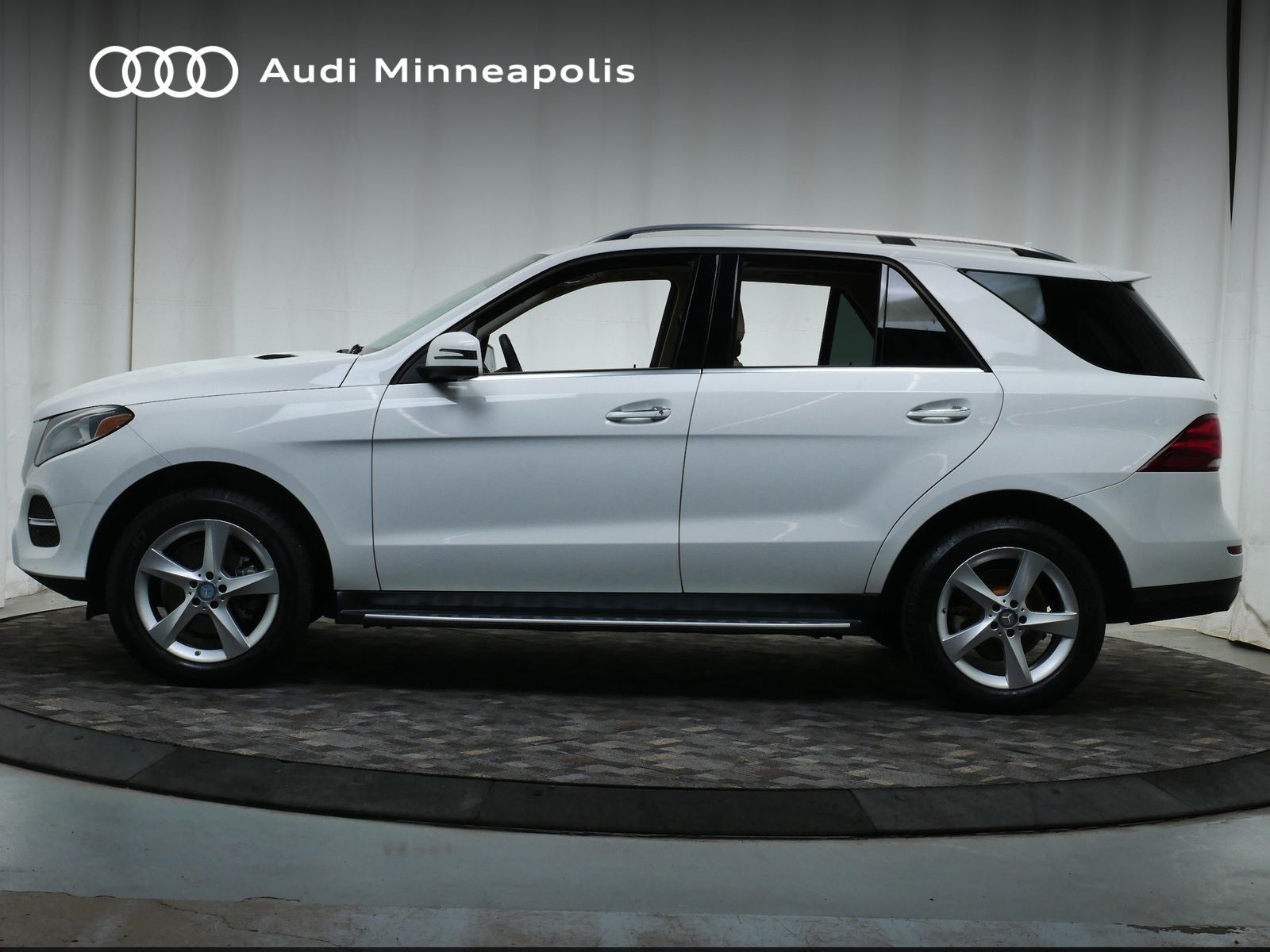 Thumbnail: 2016 Mercedes-Benz GLE - 3