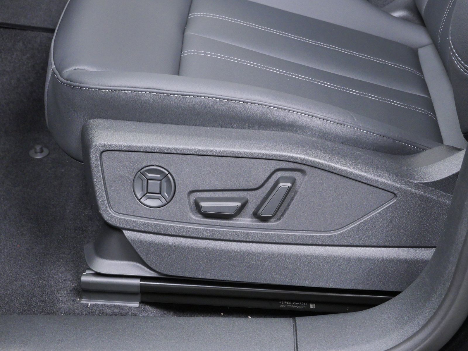 Thumbnail: 2026 Audi Q5 - 11