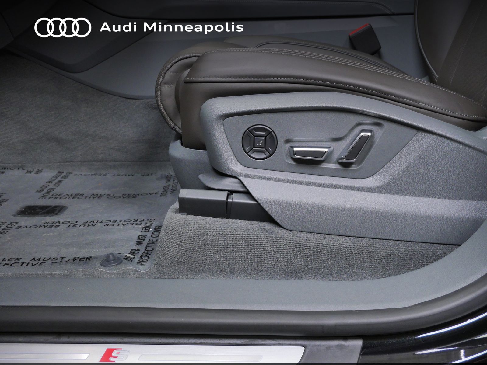 Thumbnail: 2023 Audi Q8 - 14