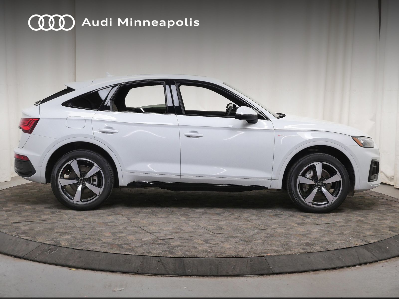 Thumbnail: 2023 Audi Q5 - 10