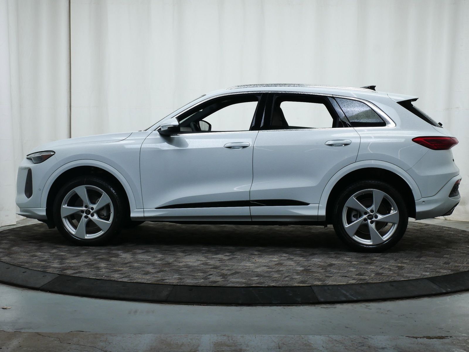 Thumbnail: 2025 Audi Q5 - 3