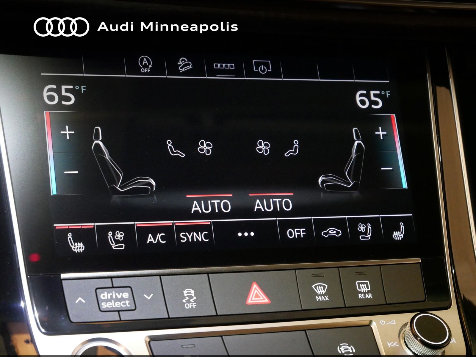 Thumbnail: 2025 Audi Q8 - 25