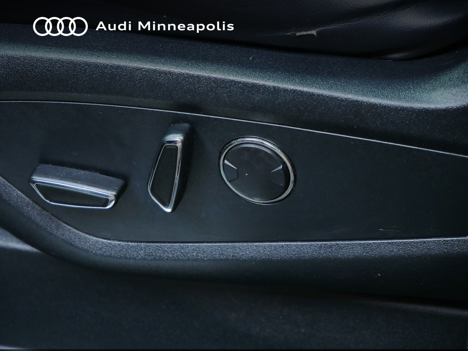 Thumbnail: 2017 Lincoln MKC - 13