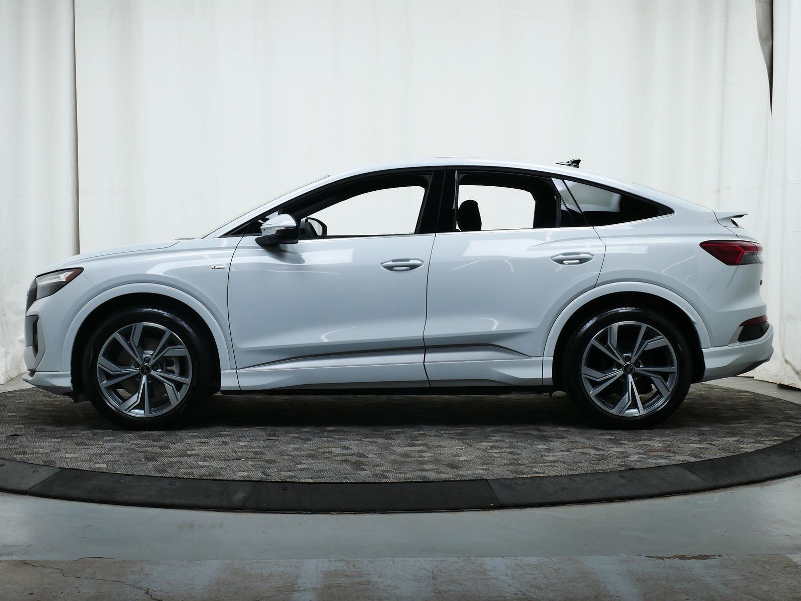 Thumbnail: 2025 Audi Q4 e-tron - 3