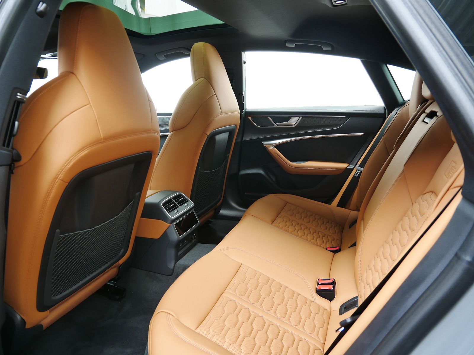 Thumbnail: 2026 Audi RS 7 - 14