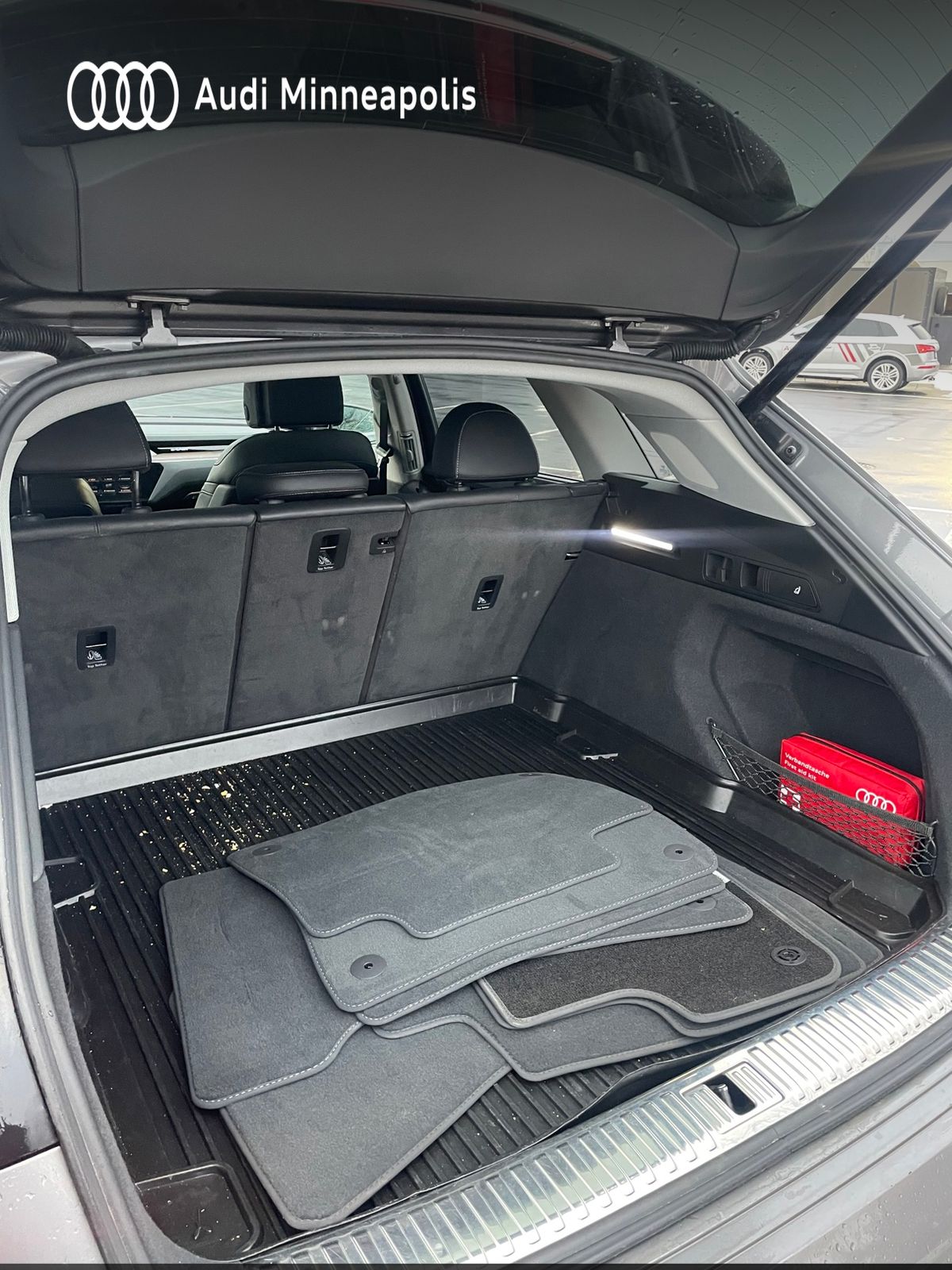 Thumbnail: 2019 Audi e-tron - 20