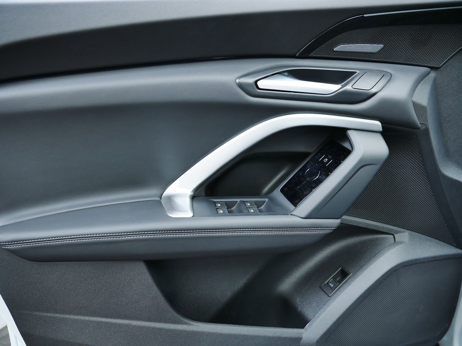 Thumbnail: 2025 Audi Q5 - 11