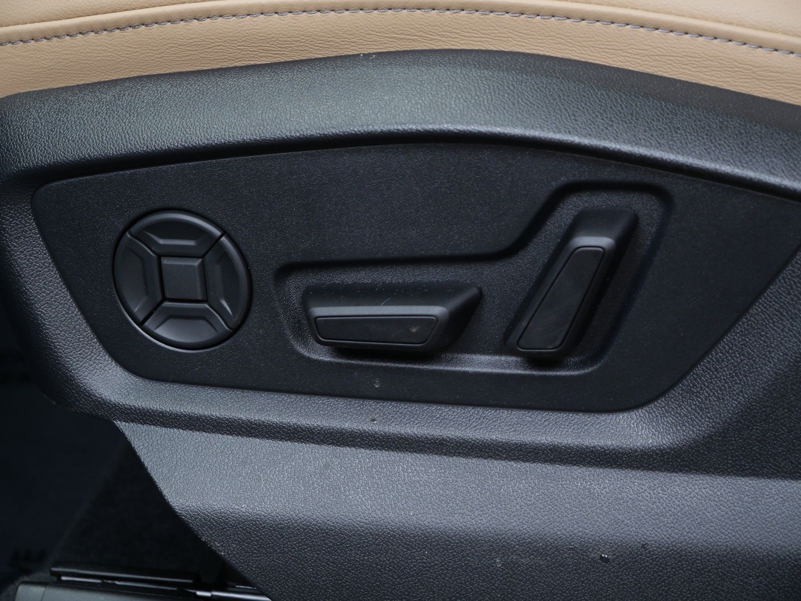 Thumbnail: 2026 Audi Q7 - 11