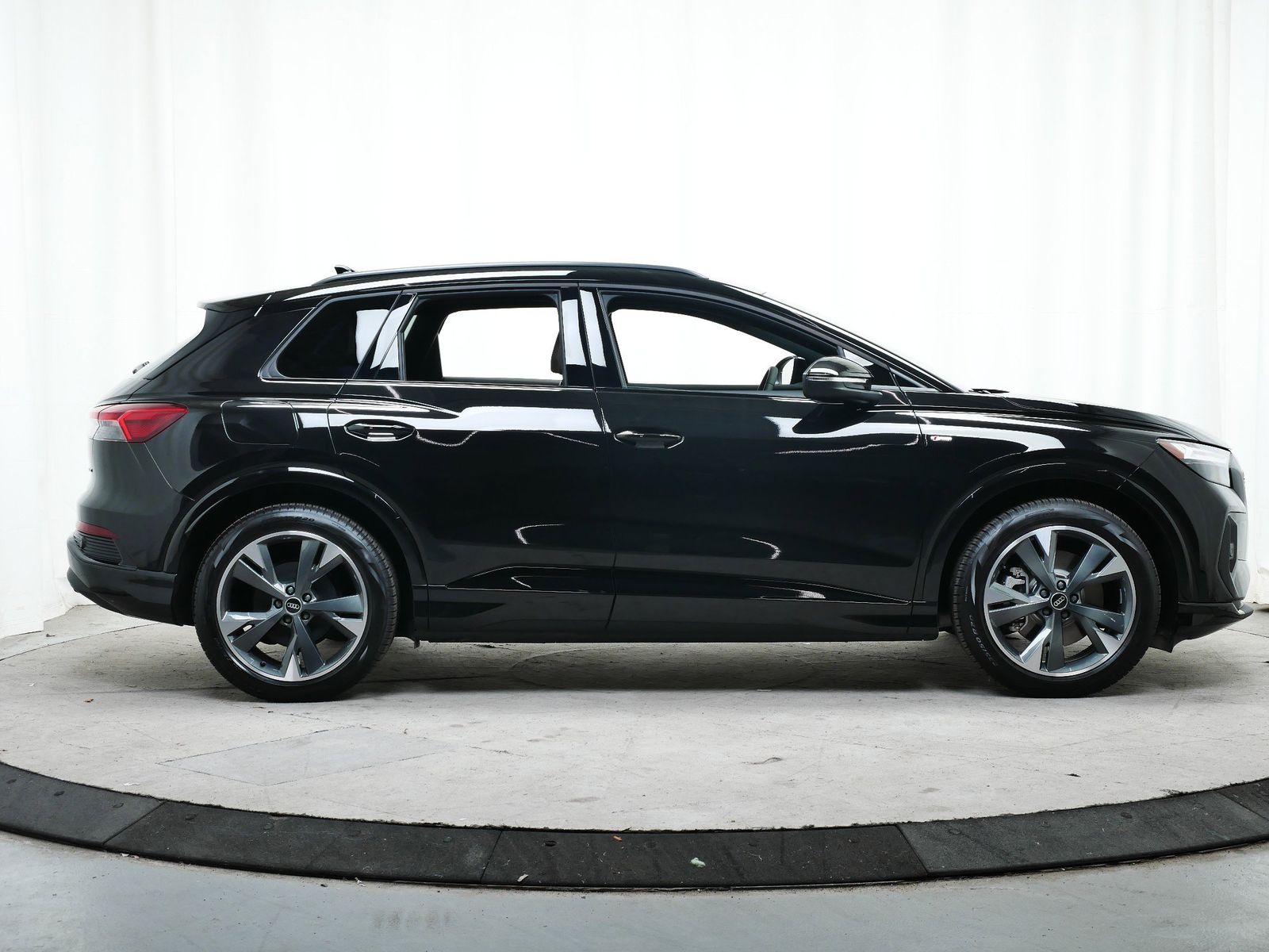 Thumbnail: 2025 Audi Q4 e-tron - 7