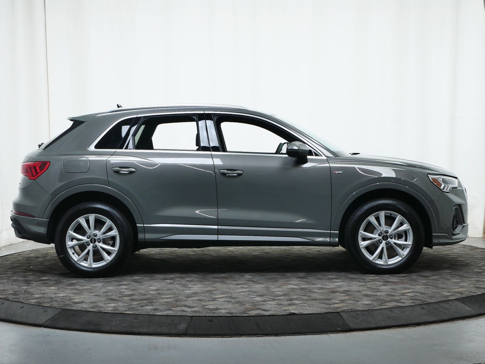 Thumbnail: 2025 Audi Q3 - 7