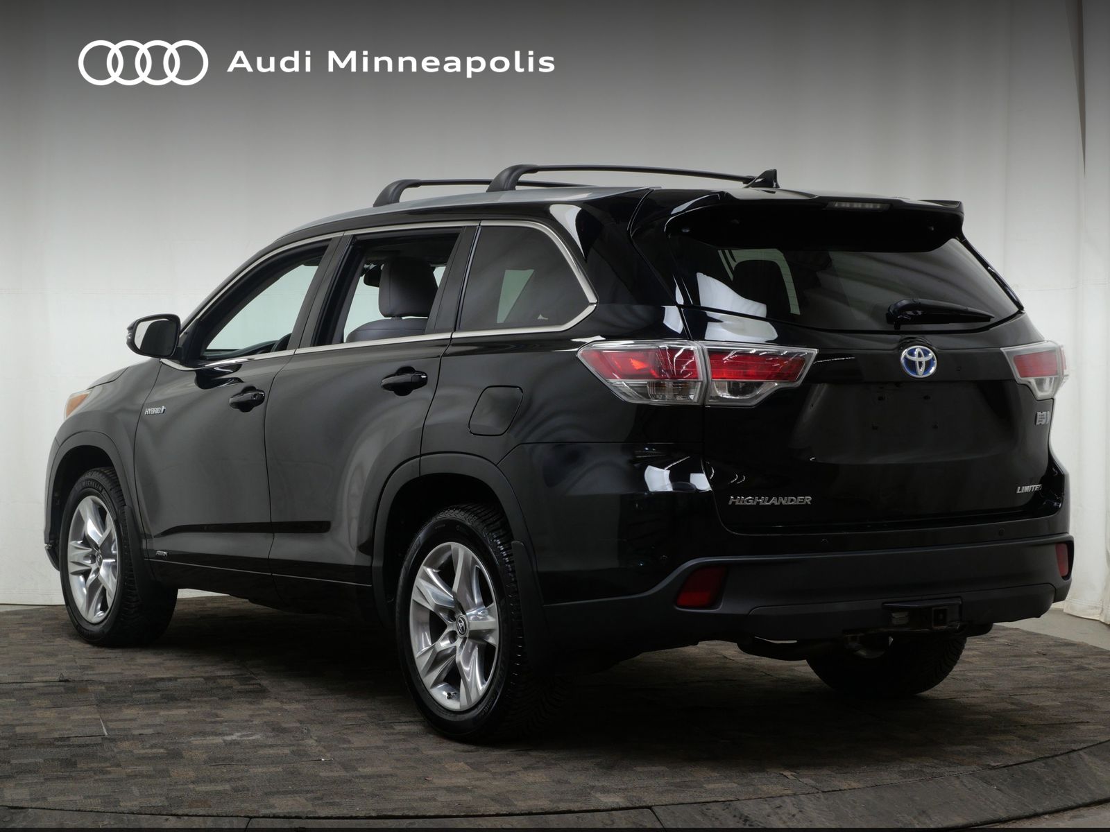 Thumbnail: 2016 Toyota Highlander - 4