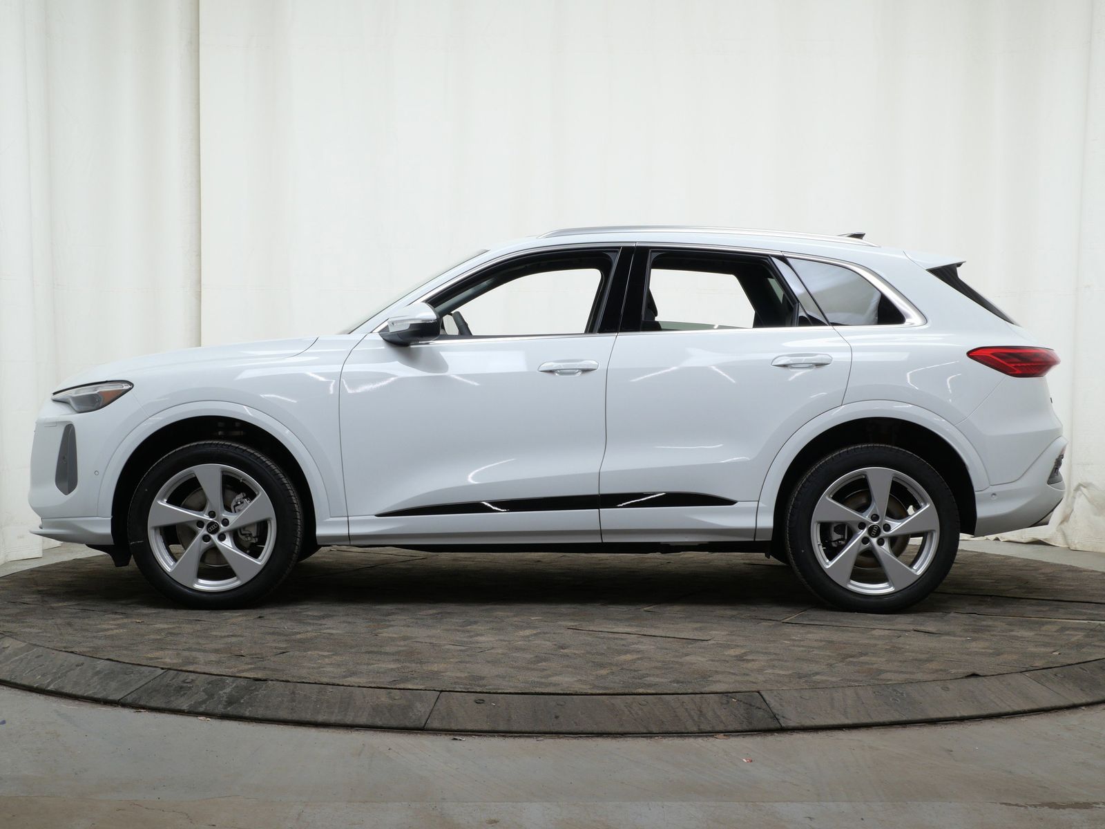 Thumbnail: 2025 Audi Q5 - 3