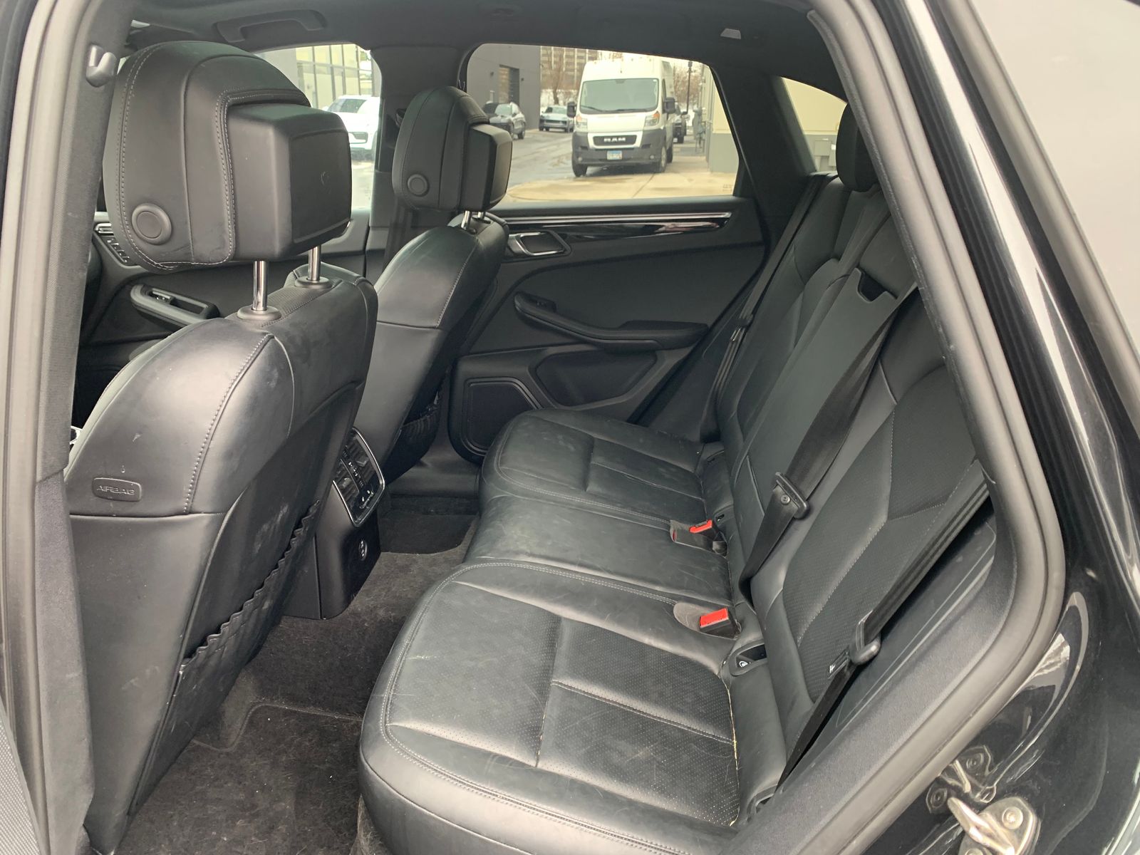 Thumbnail: 2023 Porsche Macan - 6