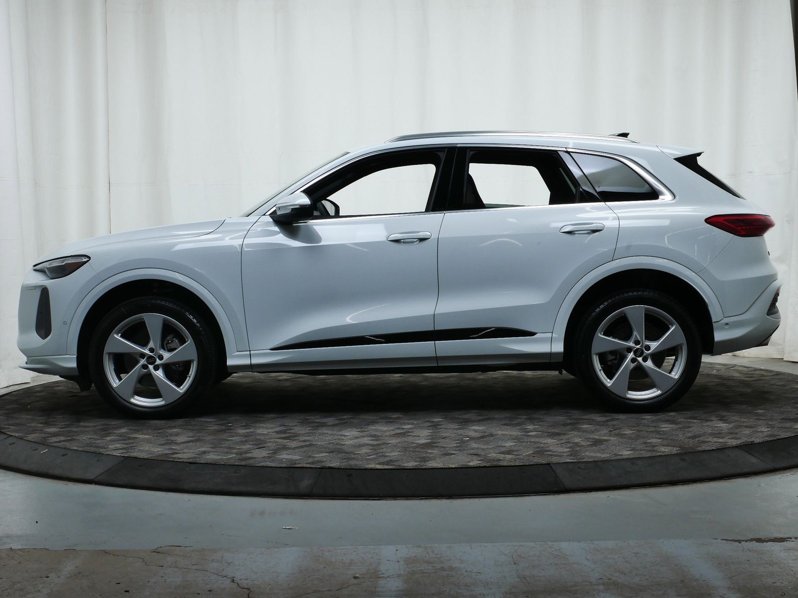 Thumbnail: 2025 Audi Q5 - 3