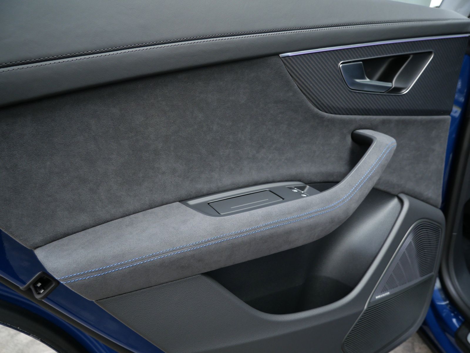 Thumbnail: 2026 Audi RS Q8 - 13