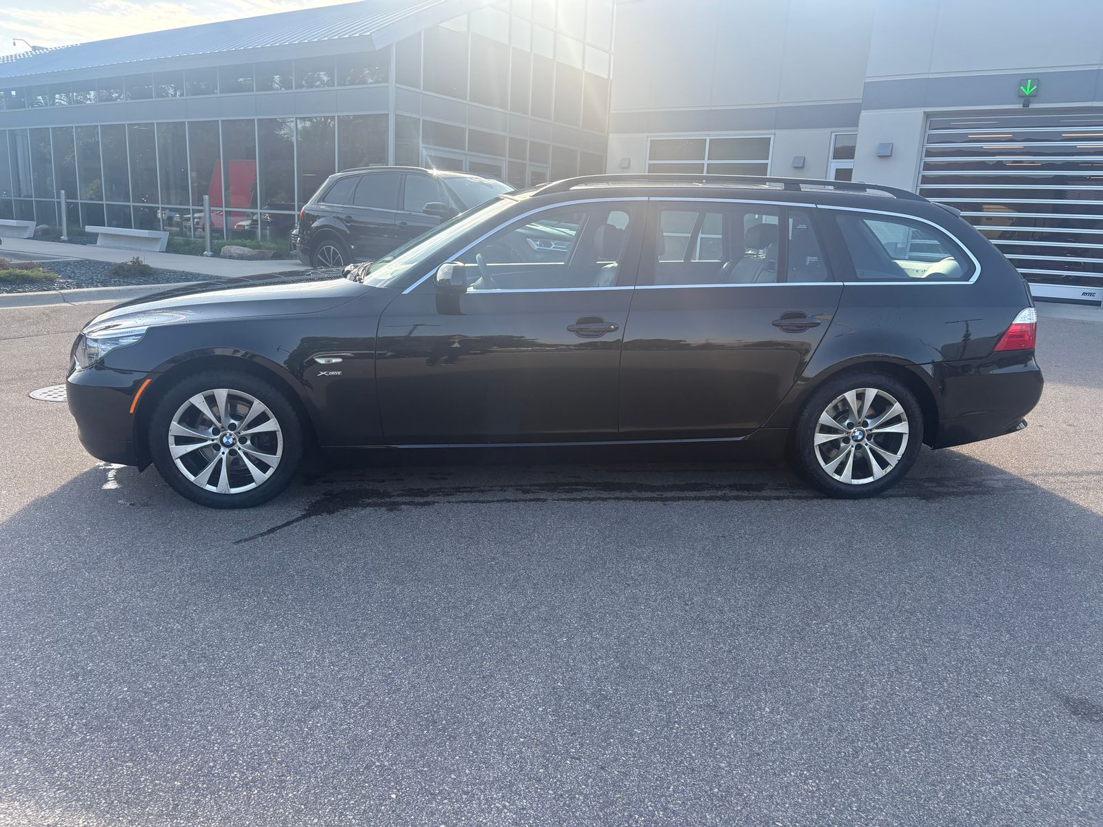 Thumbnail: 2010 BMW 5 Series - 8
