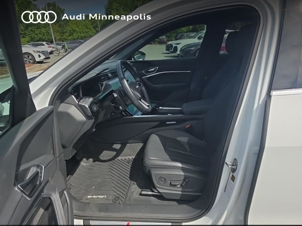 Thumbnail: 2024 Audi Q8 e-tron - 4
