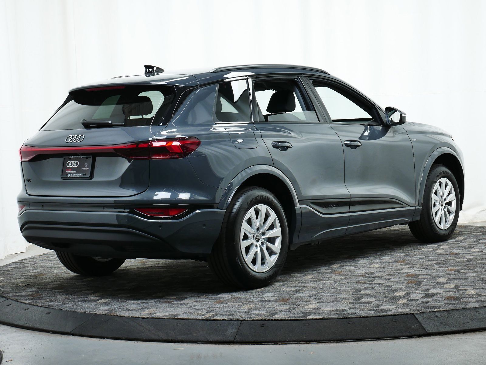 Thumbnail: 2025 Audi Q6 e-tron - 6