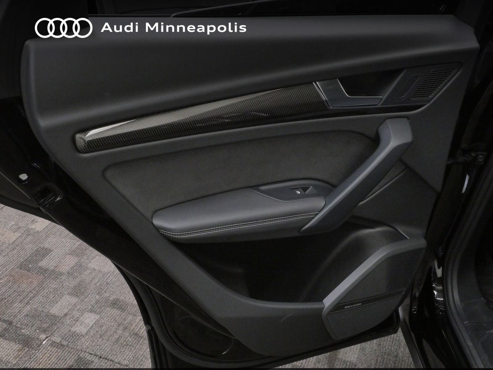 Thumbnail: 2023 Audi SQ5 - 15