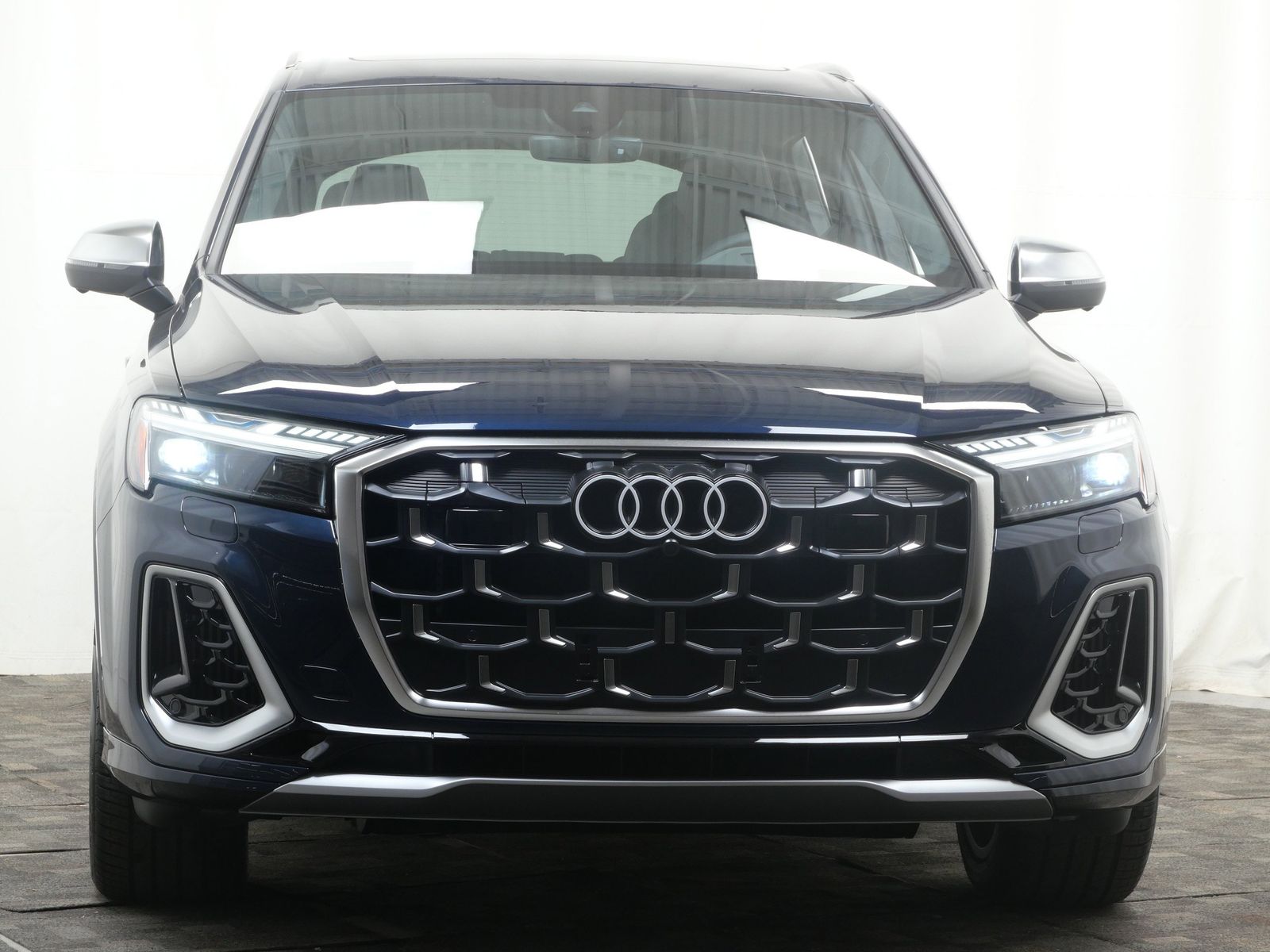 Thumbnail: 2026 Audi SQ7 - 9