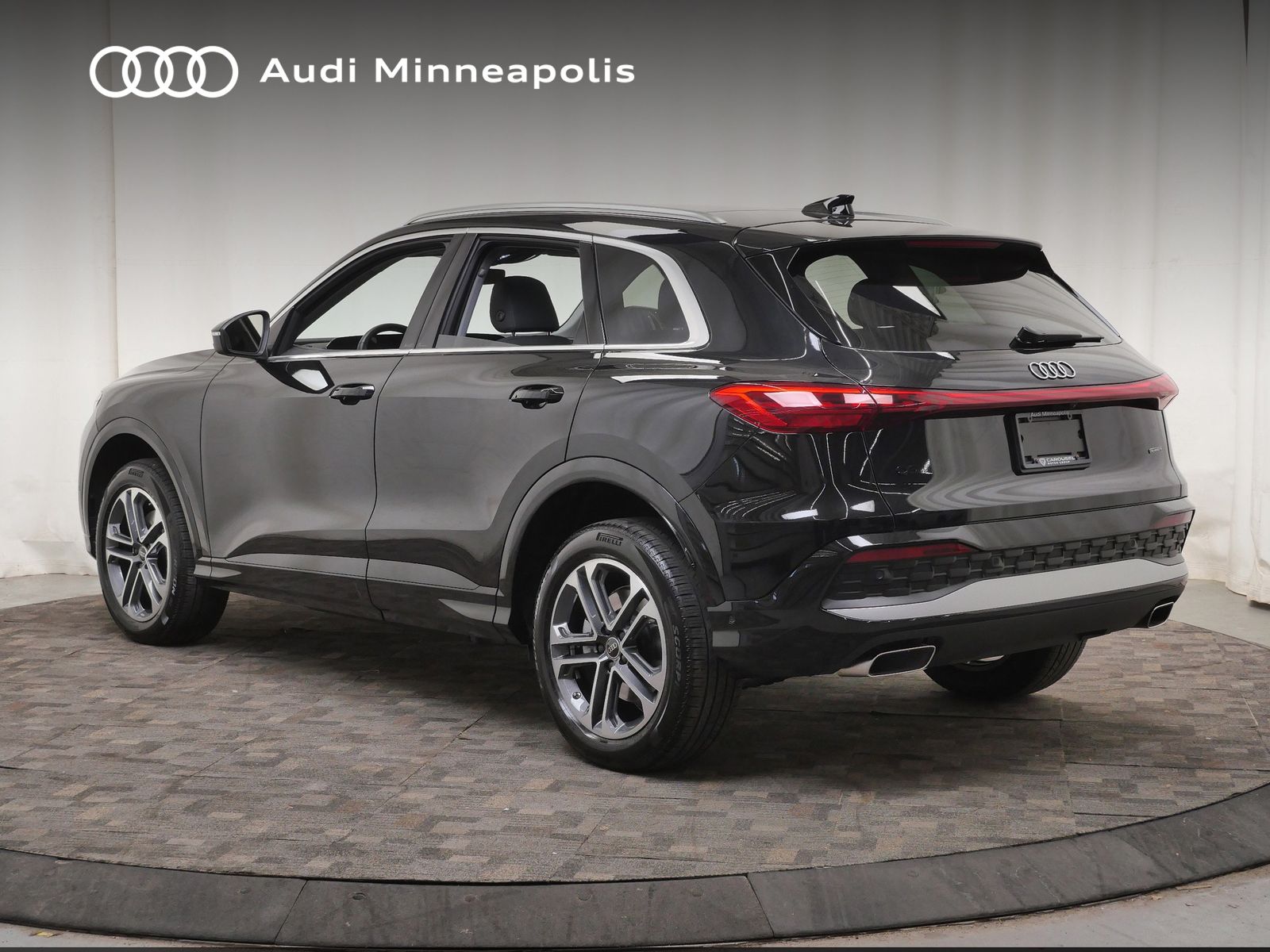 Thumbnail: 2025 Audi Q5 - 4