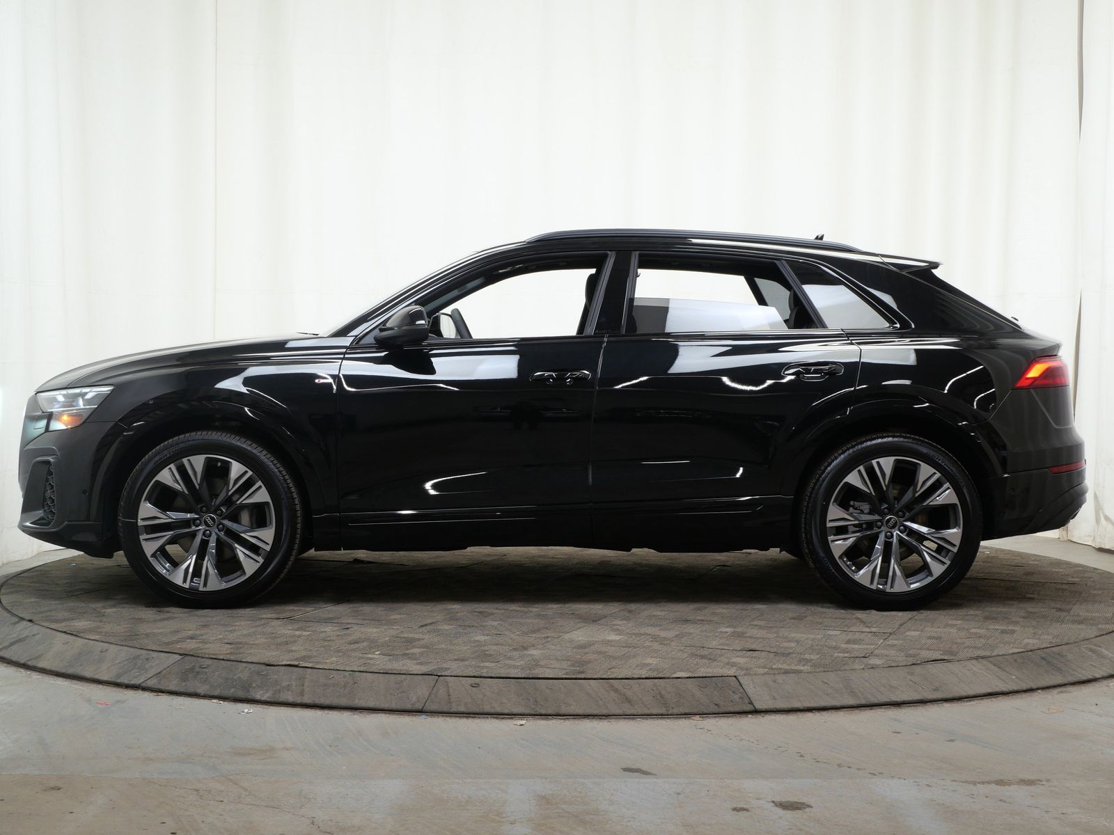 Thumbnail: 2026 Audi Q8 - 3