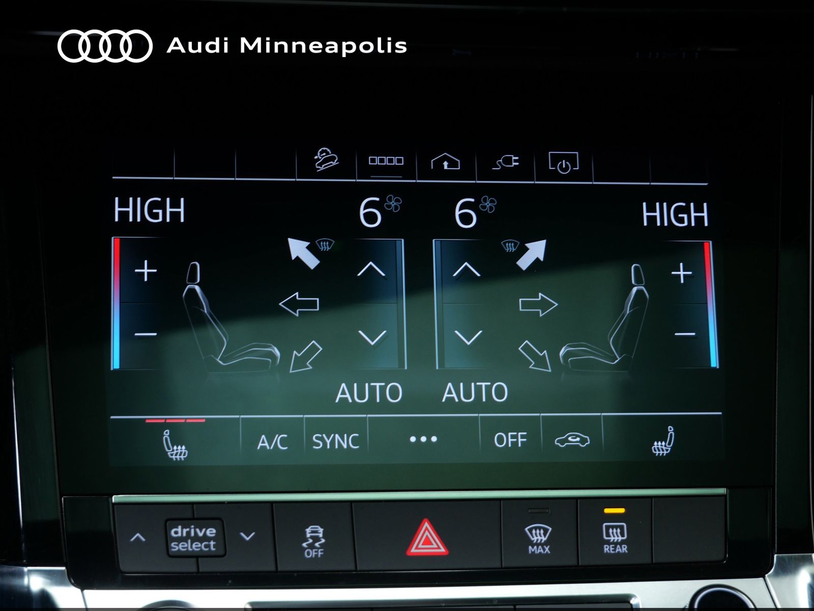 Thumbnail: 2022 Audi e-tron S - 31