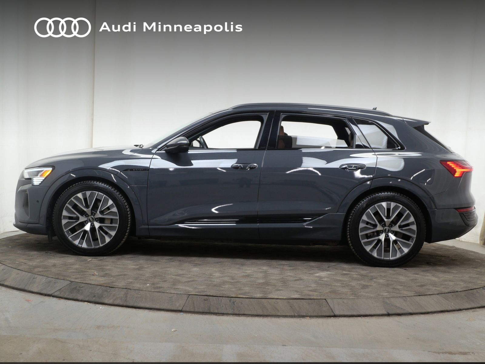 Thumbnail: 2024 Audi Q8 e-tron - 3