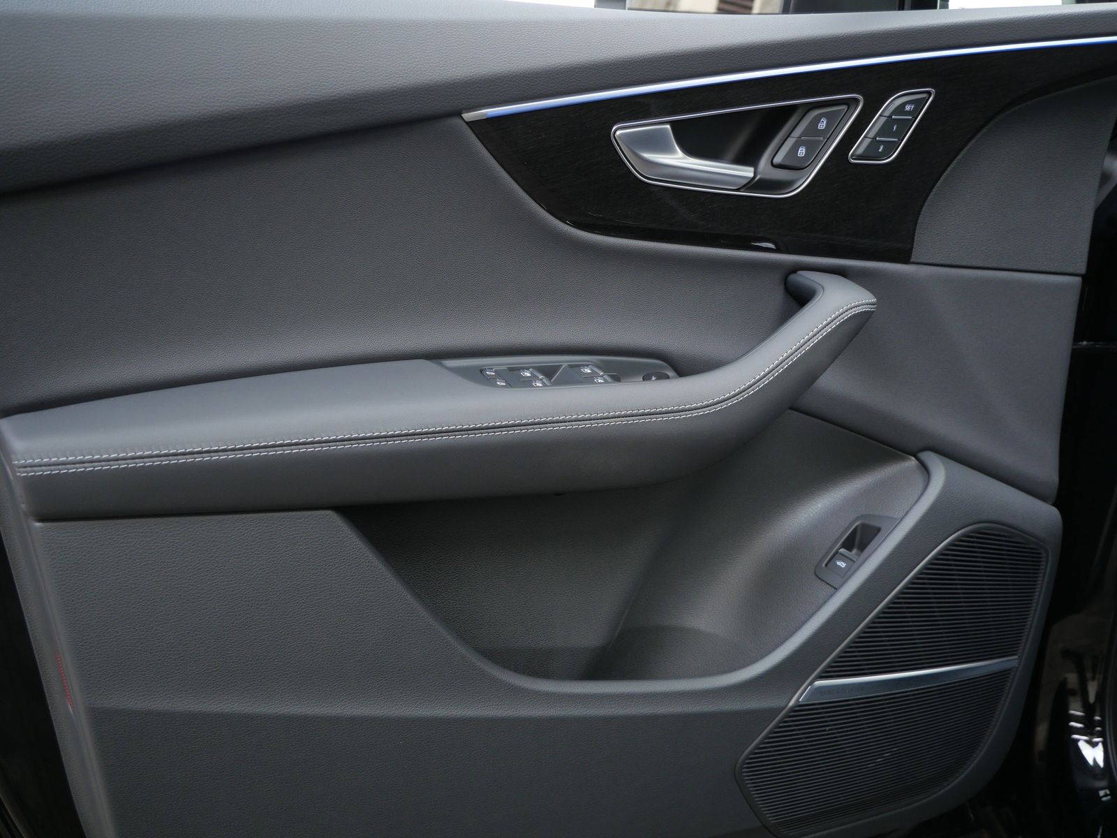 Thumbnail: 2026 Audi Q7 - 10