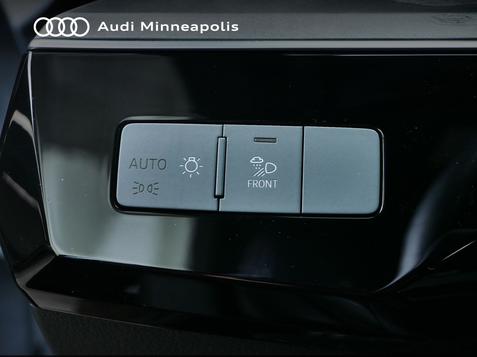 Thumbnail: 2023 Audi e-tron S - 19