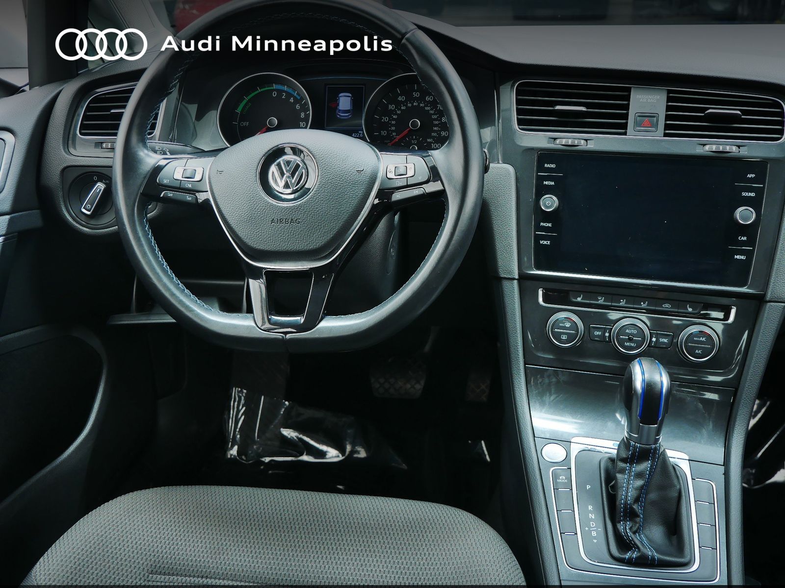 Thumbnail: 2018 Volkswagen e-Golf - 15