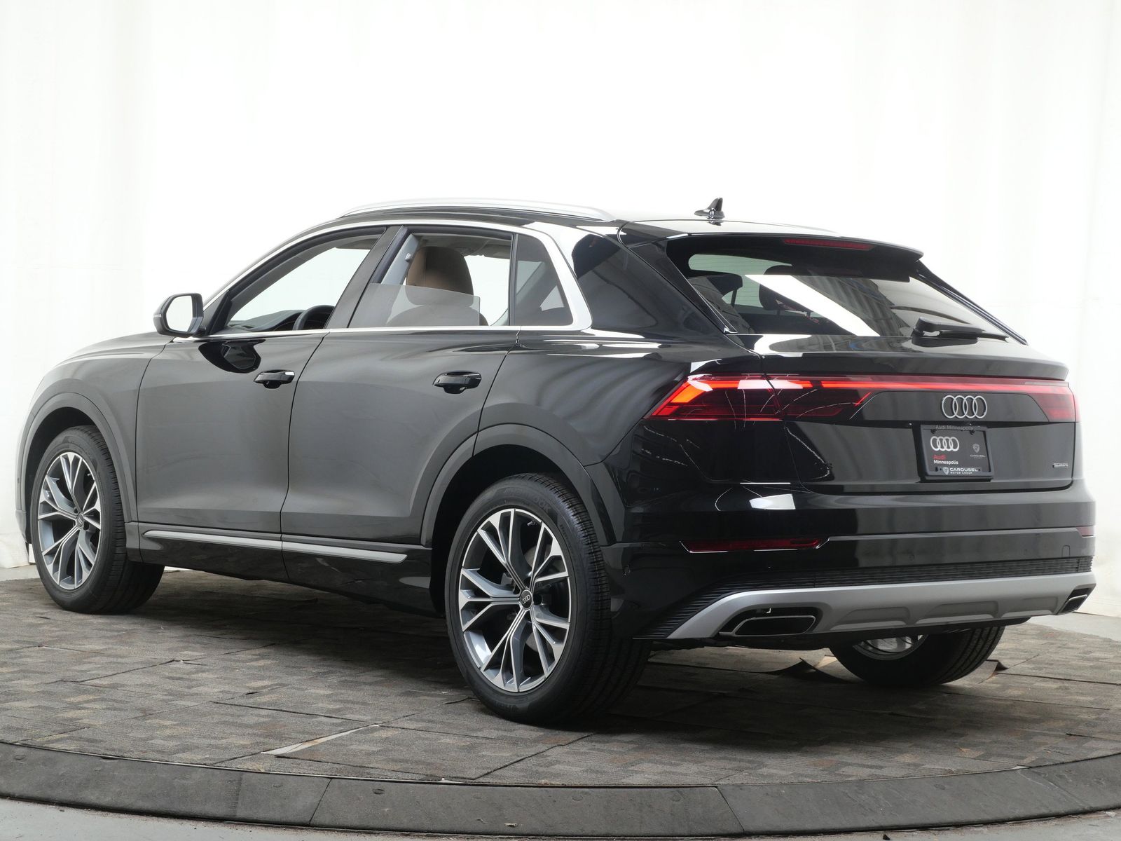 Thumbnail: 2026 Audi Q8 - 4