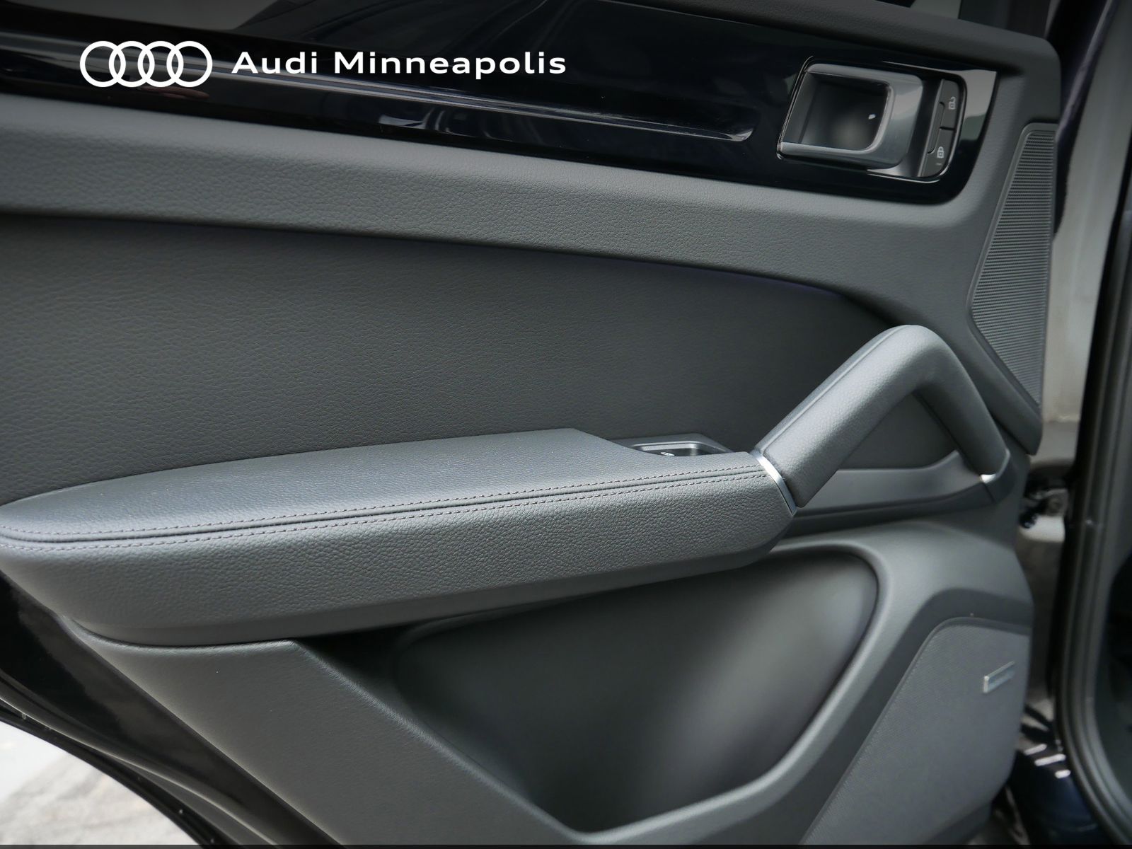 Thumbnail: 2022 Porsche Cayenne - 15