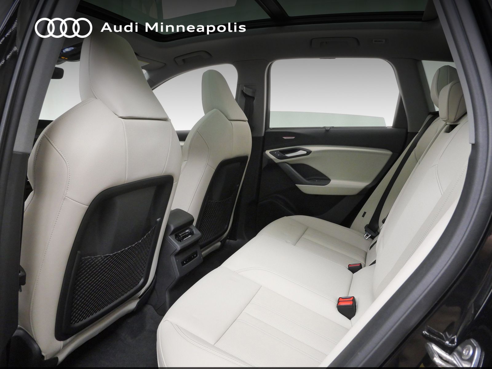 Thumbnail: 2025 Audi Q6 e-tron - 15
