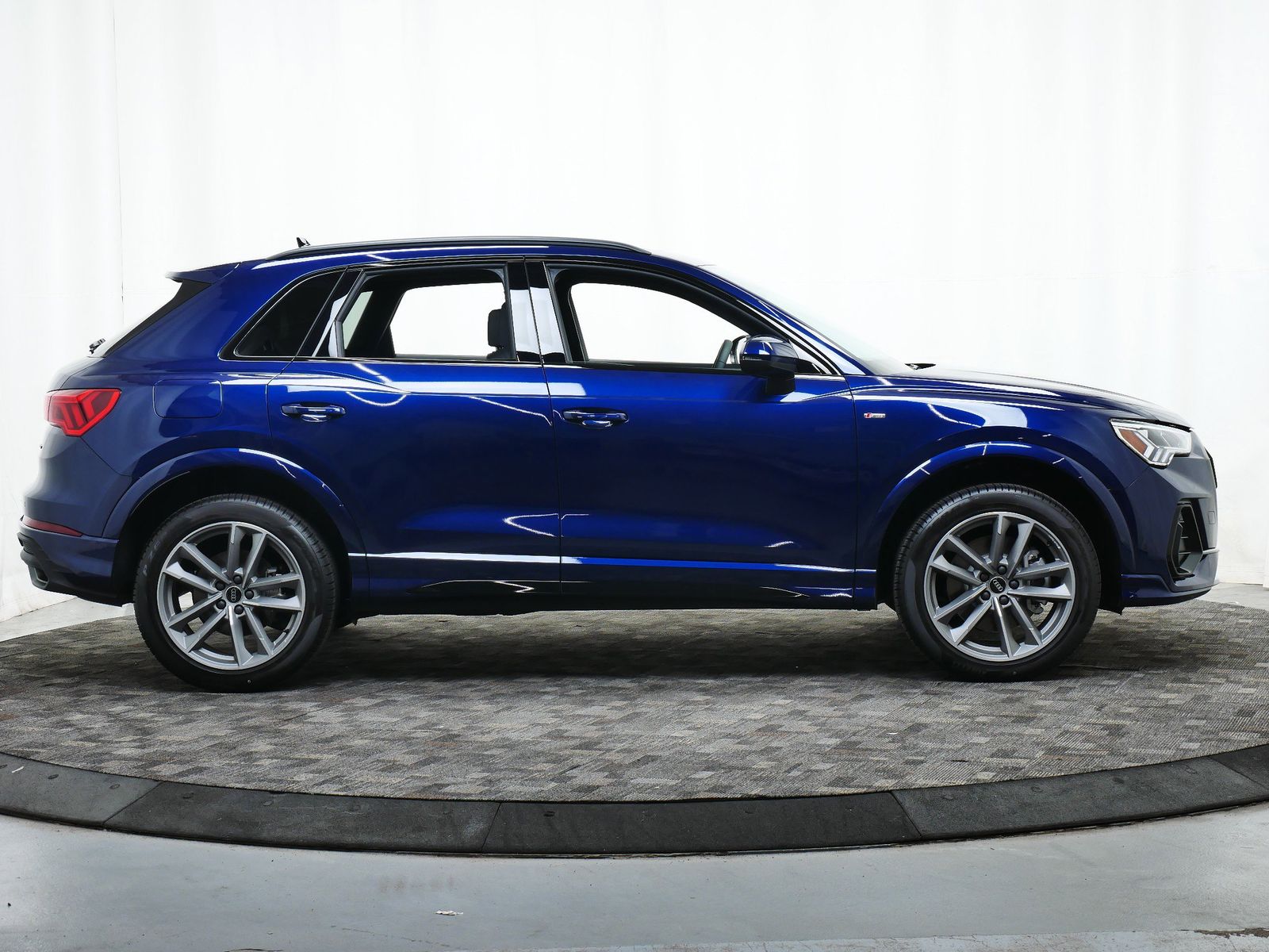 Thumbnail: 2025 Audi Q3 - 7