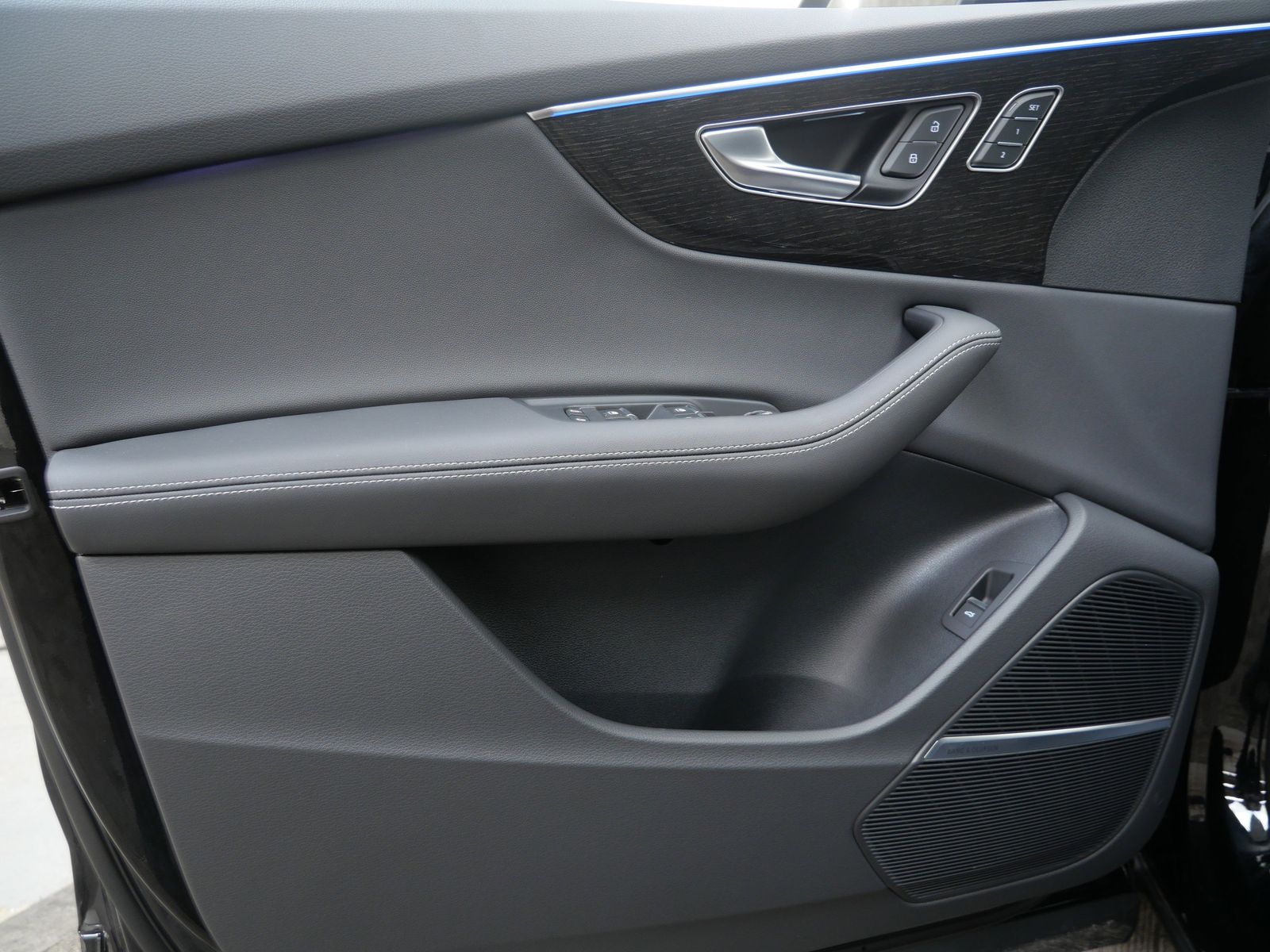 Thumbnail: 2026 Audi Q8 - 10