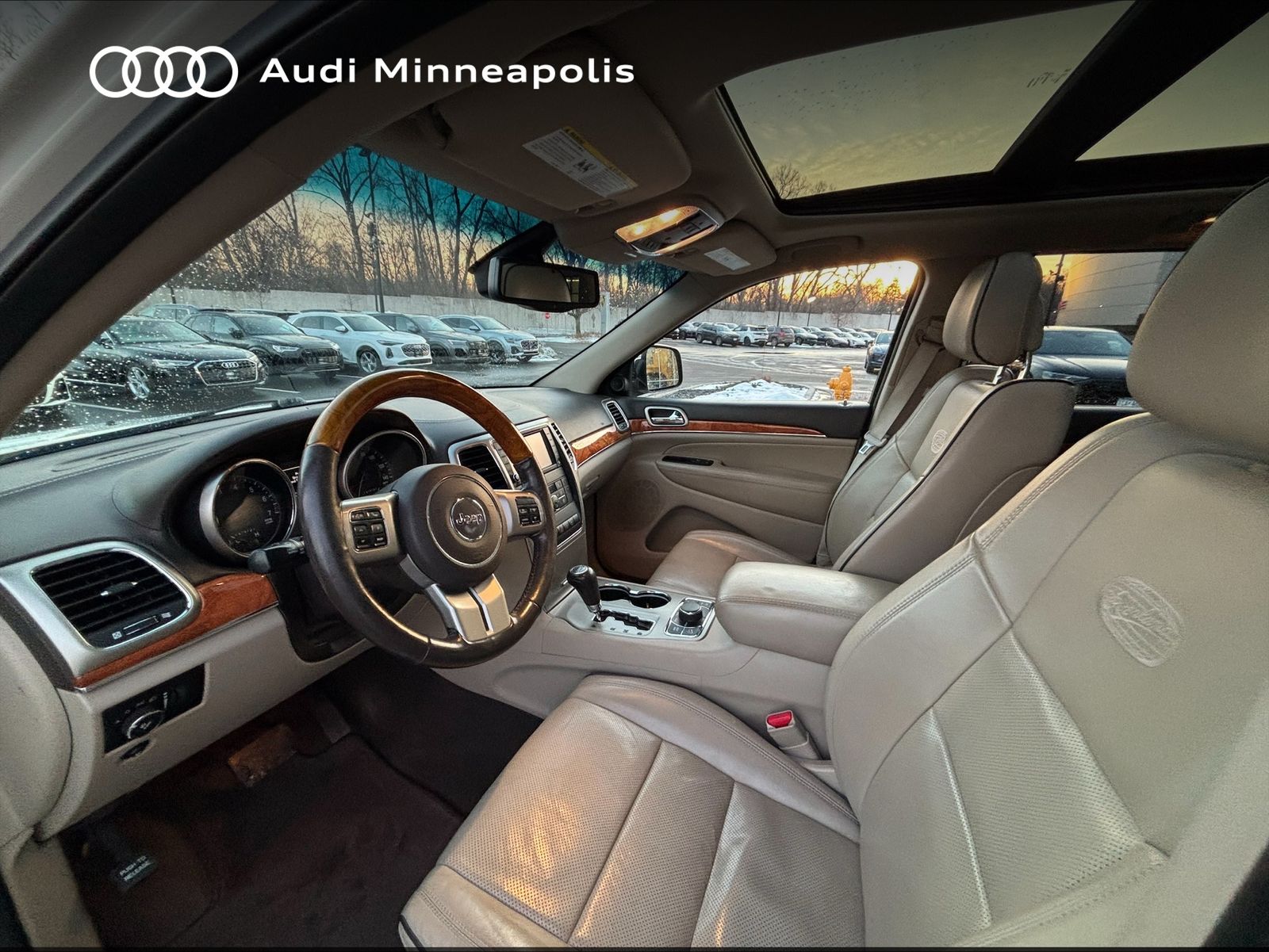 Thumbnail: 2011 Jeep Grand Cherokee - 18