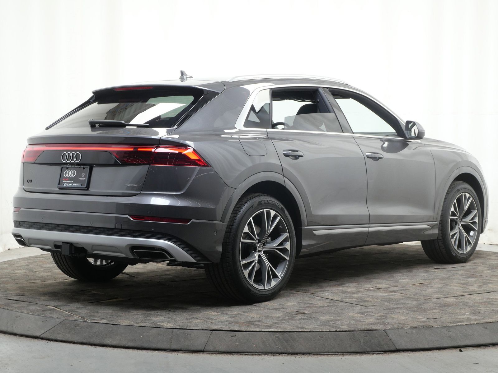 Thumbnail: 2026 Audi Q8 - 6