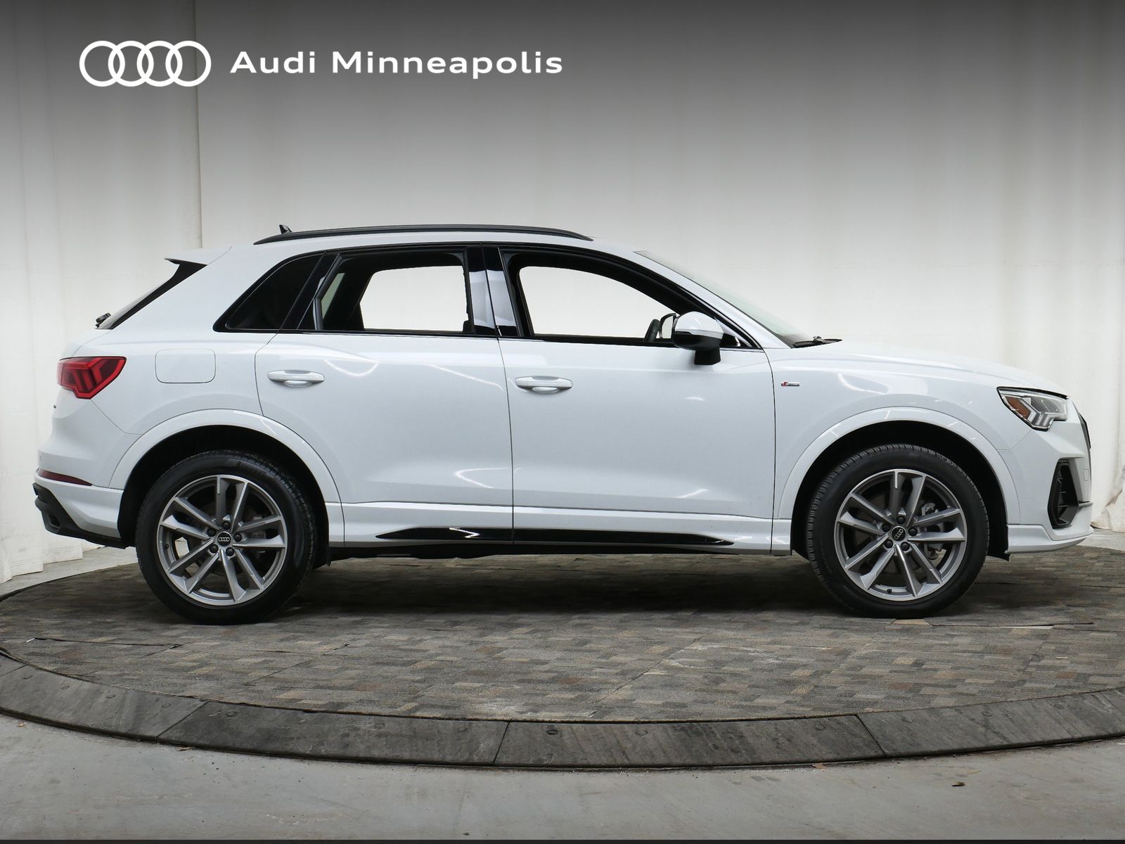 Thumbnail: 2025 Audi Q3 - 10