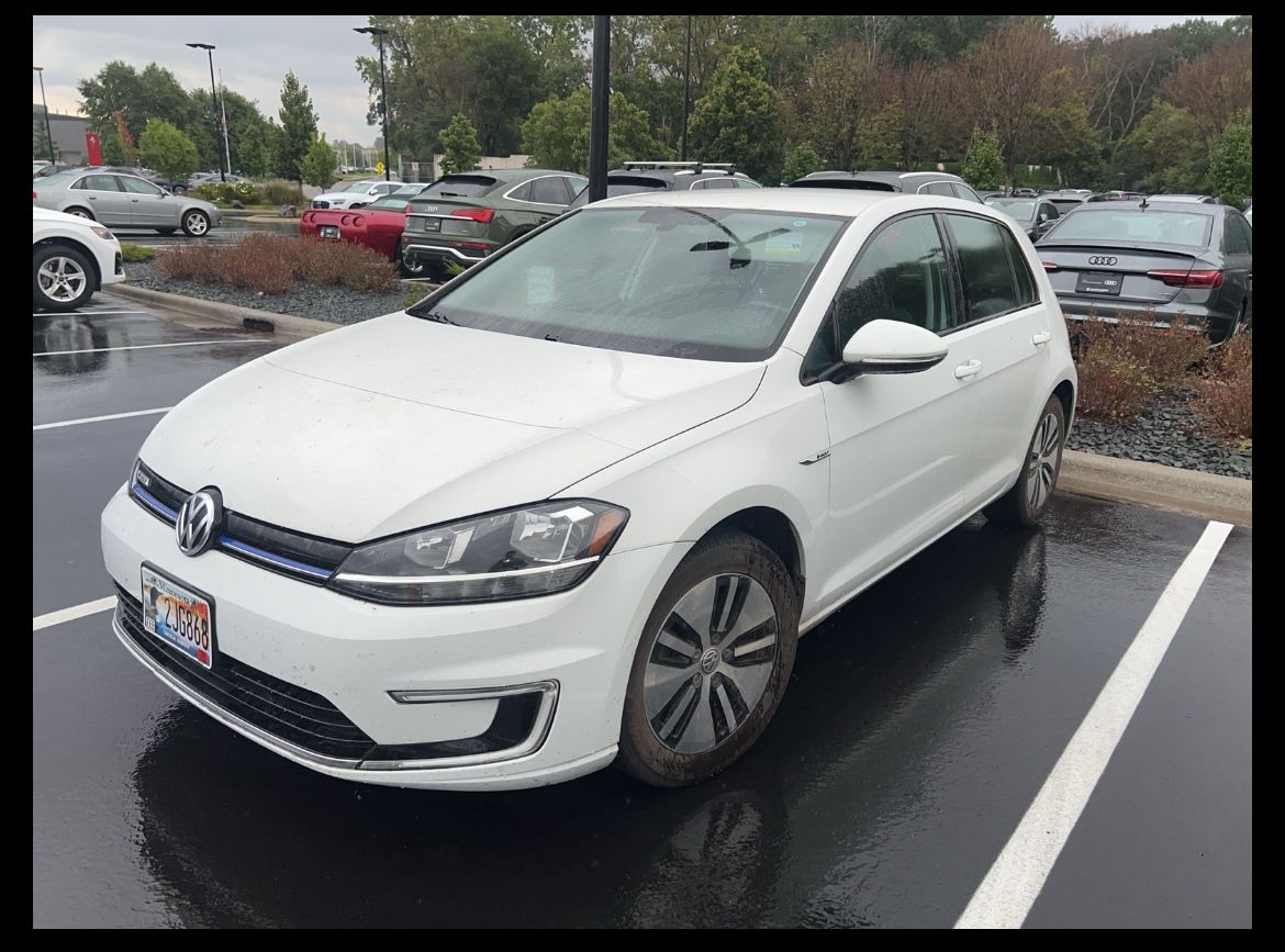 Thumbnail: 2018 Volkswagen e-Golf - 1