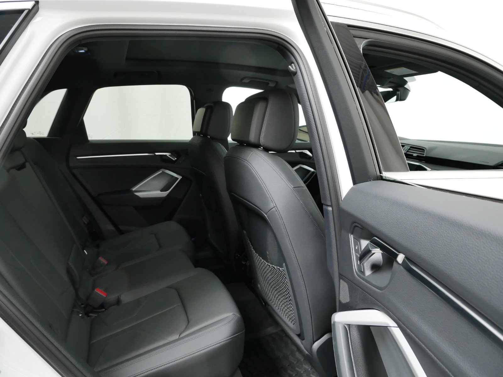 Thumbnail: 2023 Audi Q3 - 27