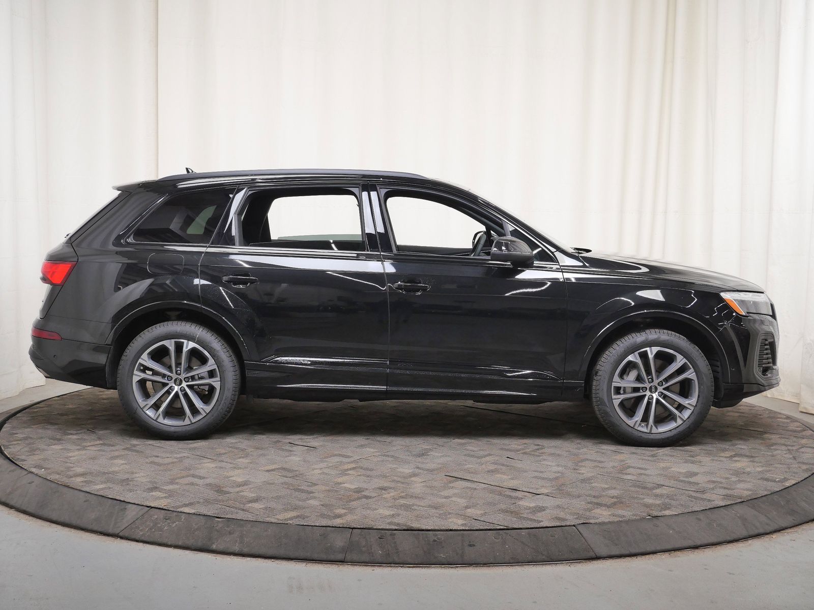 Thumbnail: 2026 Audi Q7 - 7