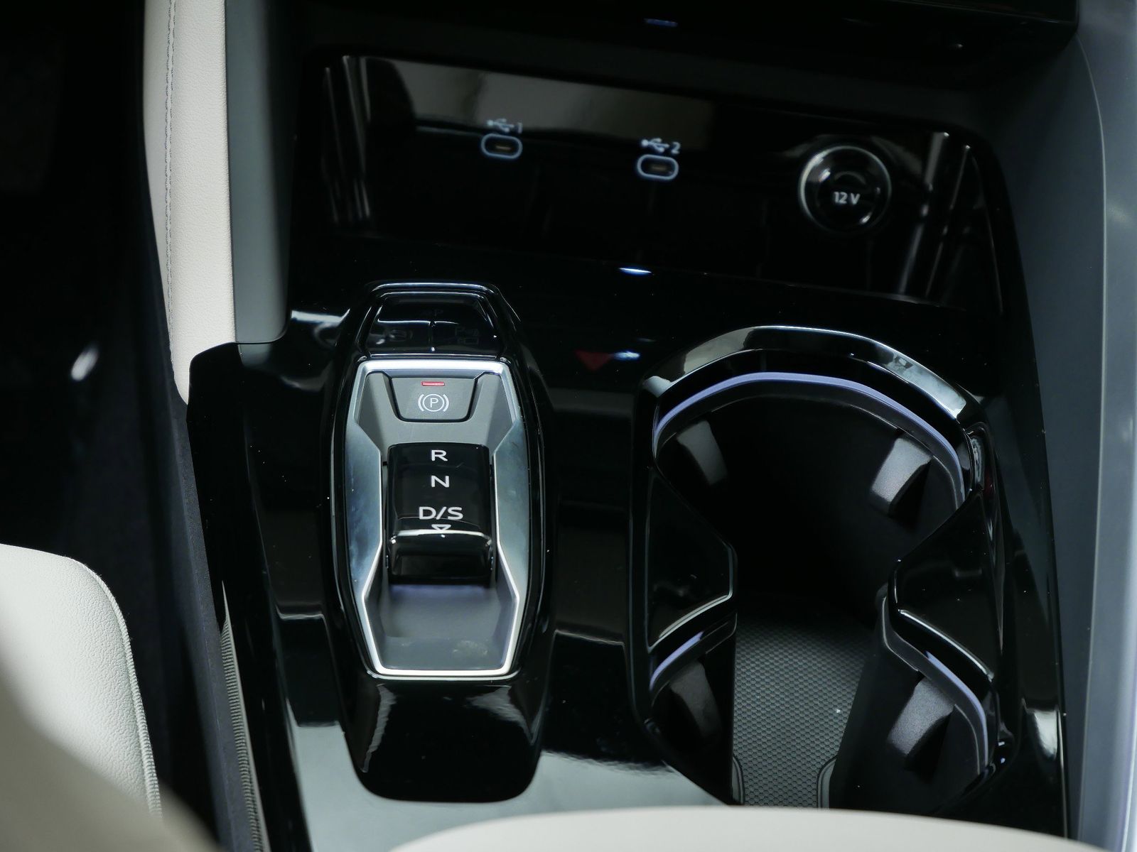 Thumbnail: 2025 Audi Q5 - 15