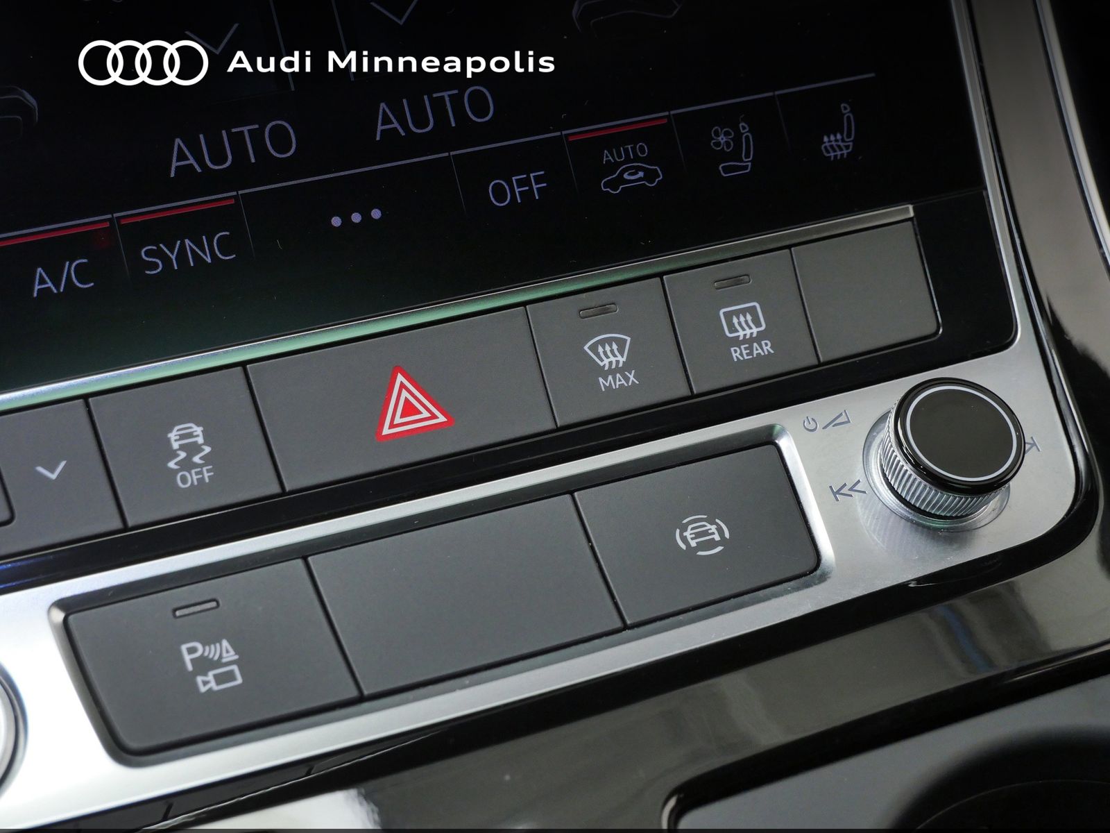 Thumbnail: 2023 Audi Q8 - 31