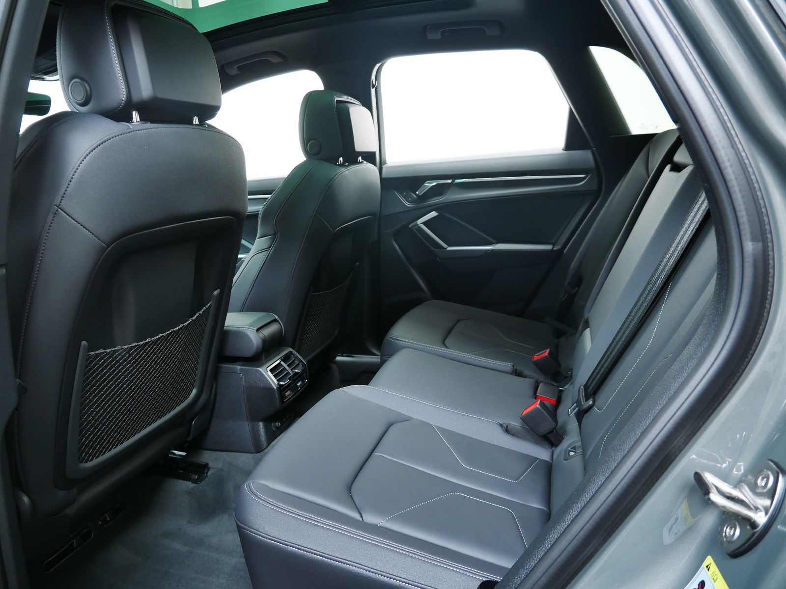 Thumbnail: 2025 Audi Q3 - 12