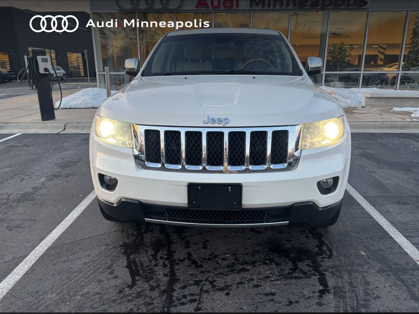 Thumbnail: 2011 Jeep Grand Cherokee - 19