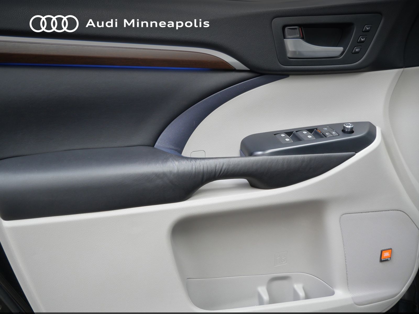 Thumbnail: 2016 Toyota Highlander - 11