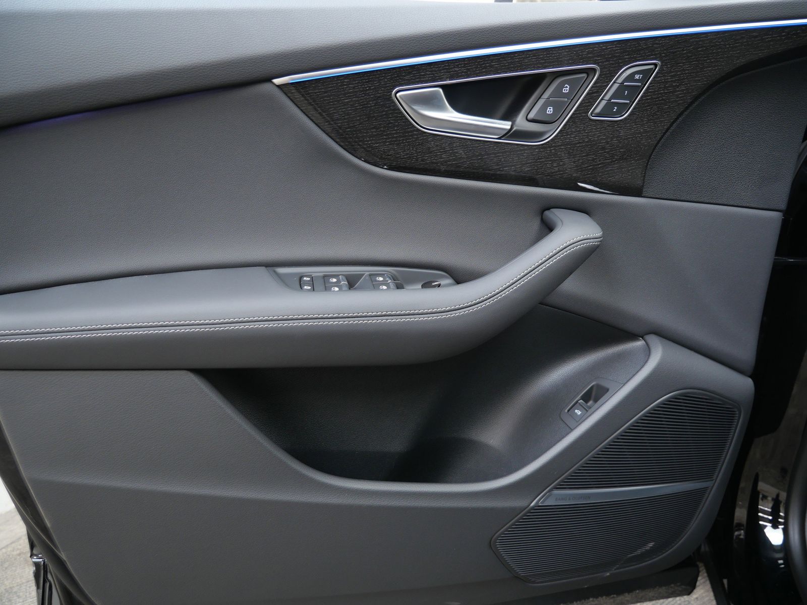 Thumbnail: 2026 Audi Q8 - 10