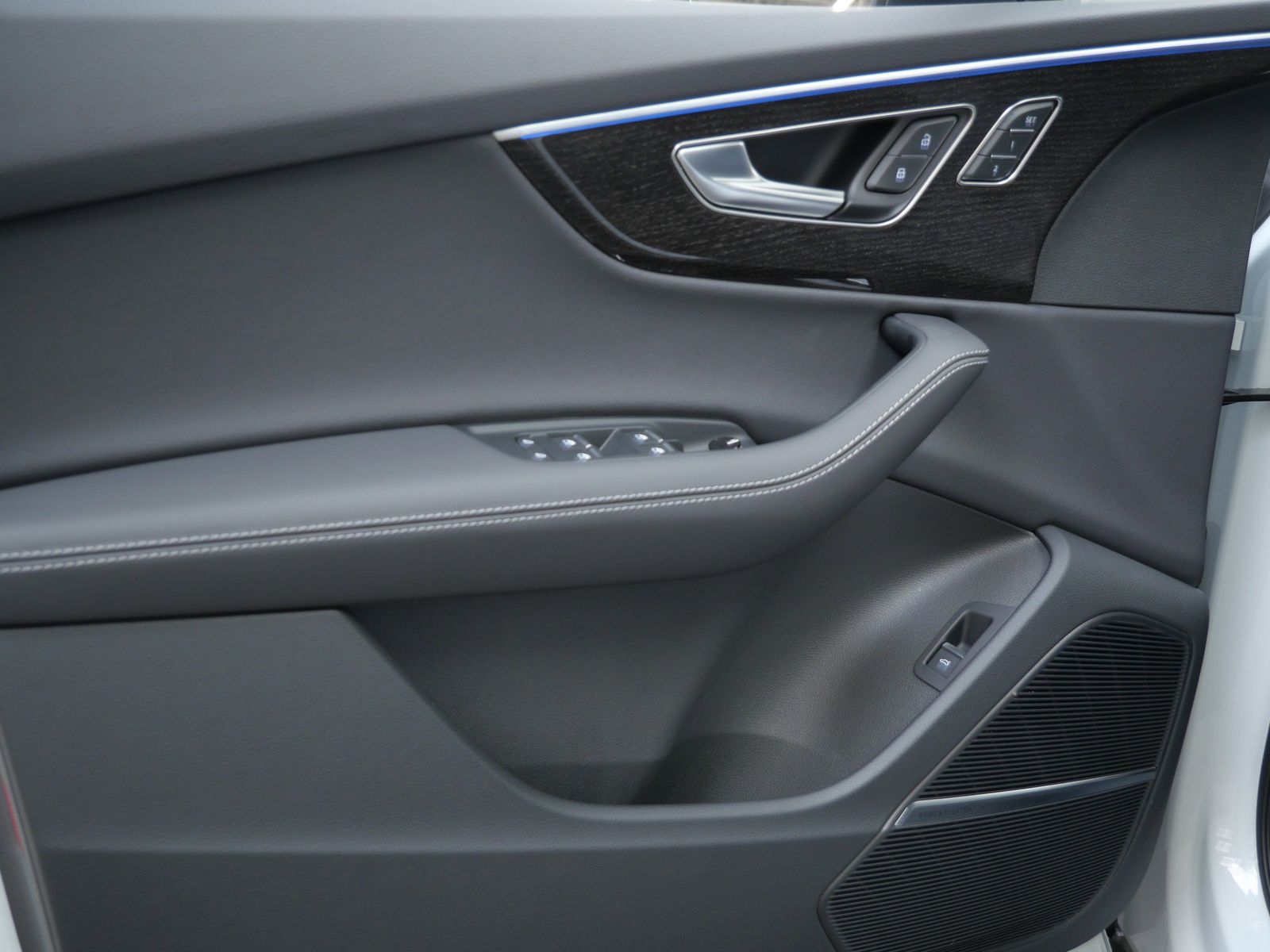 Thumbnail: 2026 Audi Q7 - 10